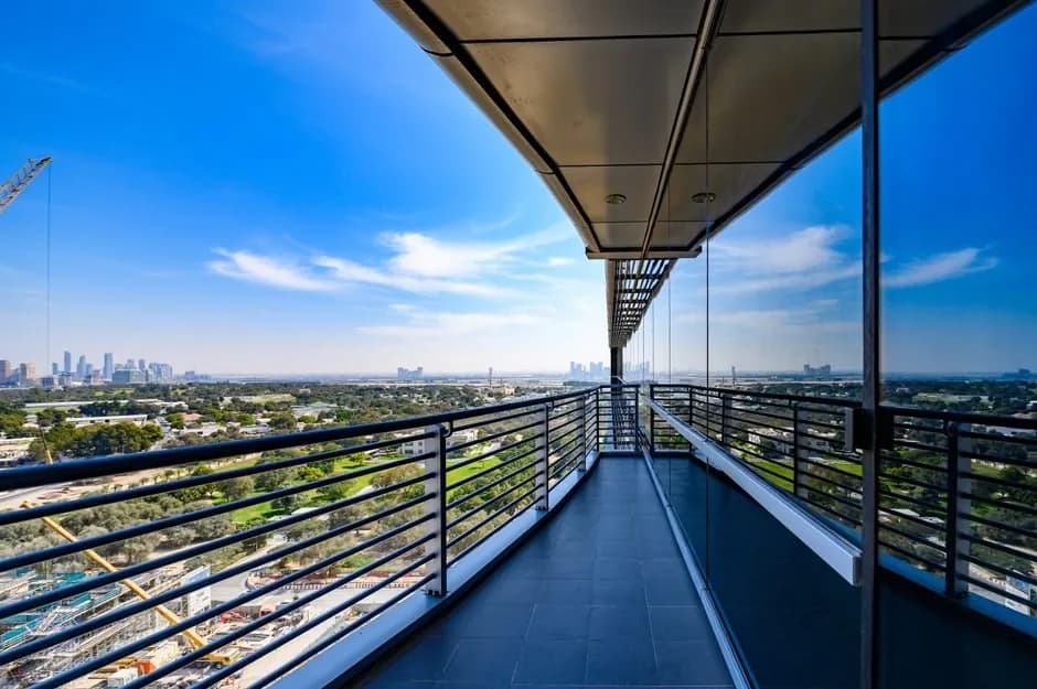 Uitzicht vanaf het balkon van een appartement in Dubai